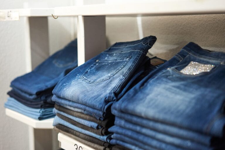 Gabelstapler in Lagerhalle – Industriefotografie und Logistikfotografie in Stuttgart.