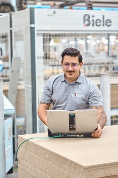 Fotograf für Industrieunternehmen Entwickler in Fertigungslinie