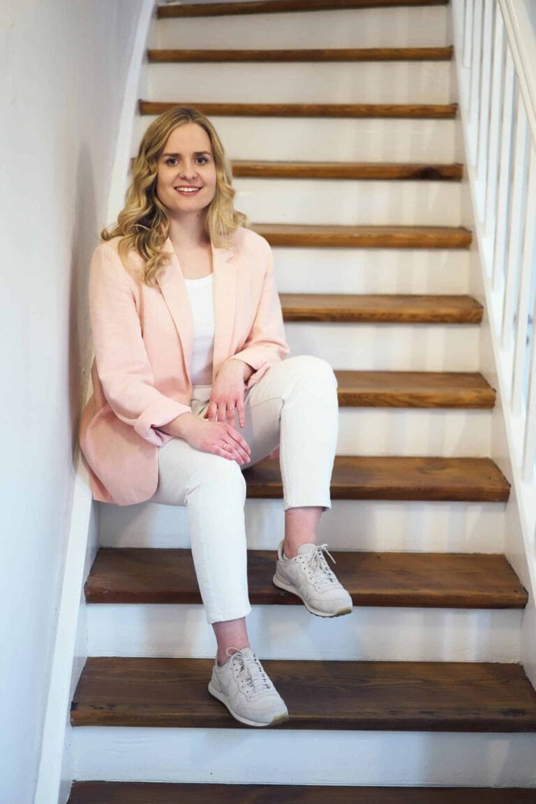 Business Portrait Anwältin Karlsruhe modernes Businessportrait sitzend